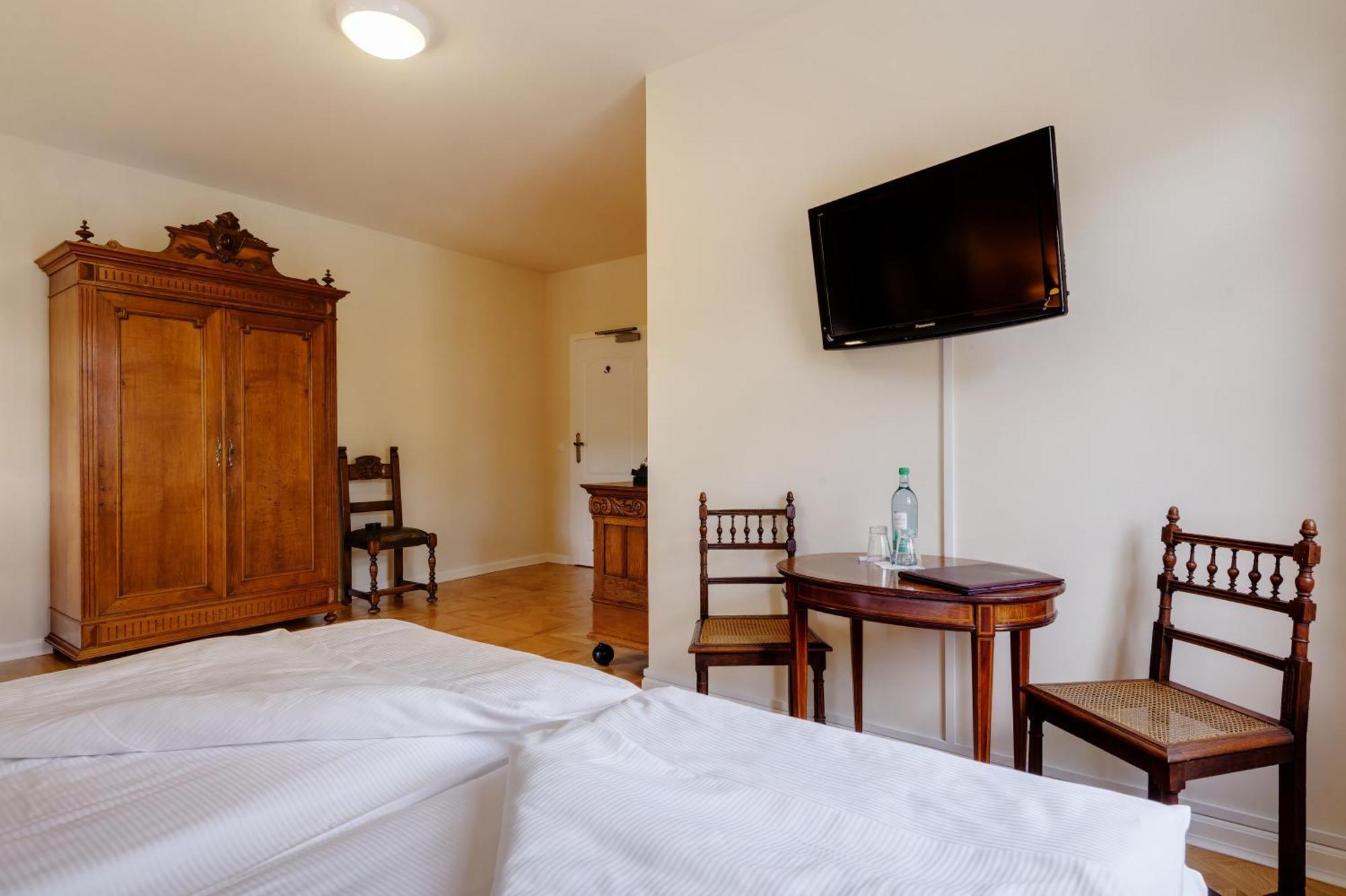 Schloss Purschenstein Neuhausen  Room photo